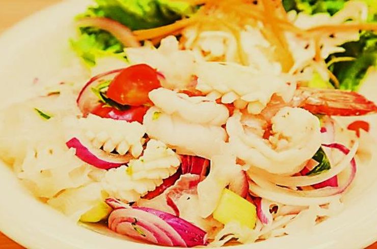 ヤムタレー（シーフードサラダ）