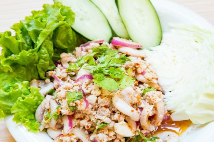 ラープ（鶏挽肉のハーブサラダ）