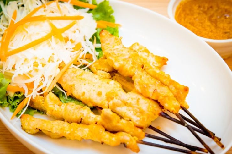 ガイサテー（鶏ハーブ漬け串焼き）