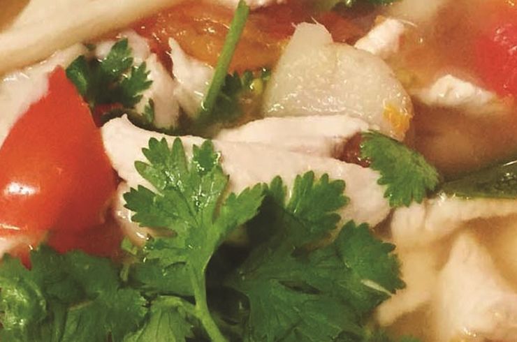 トムヤムホラパー（トムヤムスープのタイの頭入り）