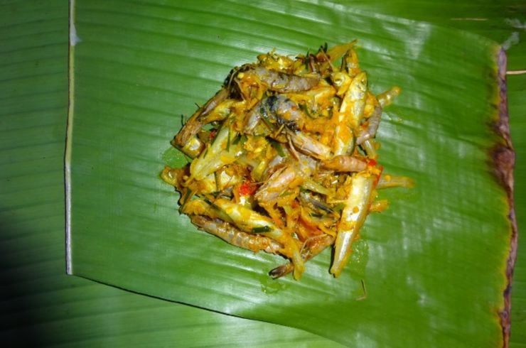 エッパ（ワカサギのバナナ葉包み）